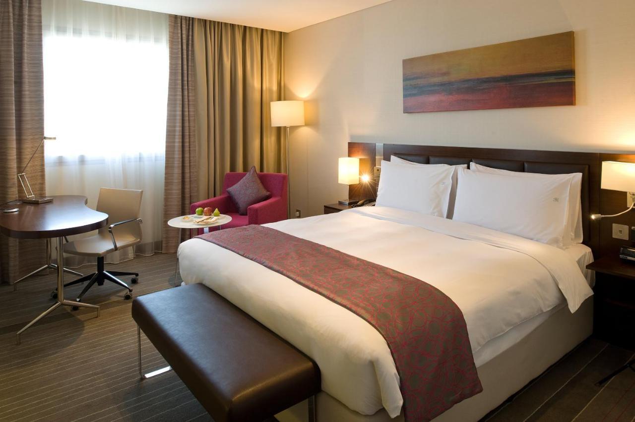 Holiday Inn Muscat Alseeb By Ihg Exterior photo